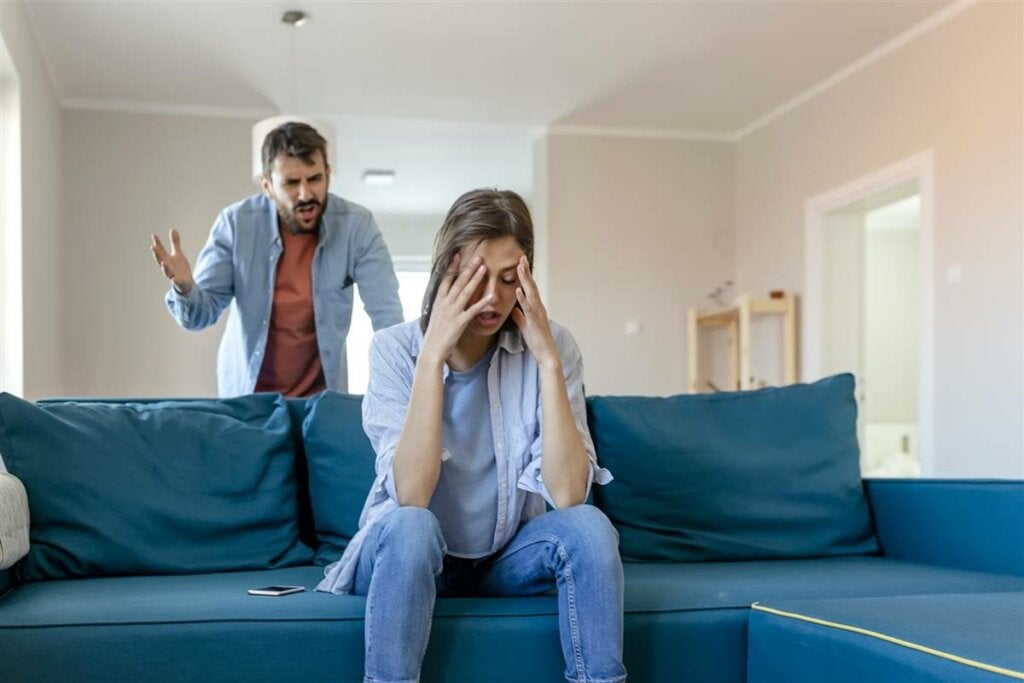 Çift tartışıyor