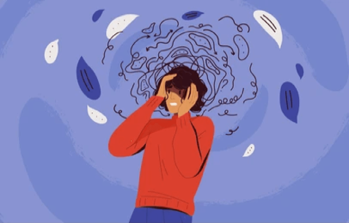 Mujer sosteniendo una nube con sus manos